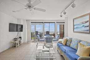 Relax with a Fabulous Ocean View Ocean Sounds in This 2 Bedroom 2 Bath Den